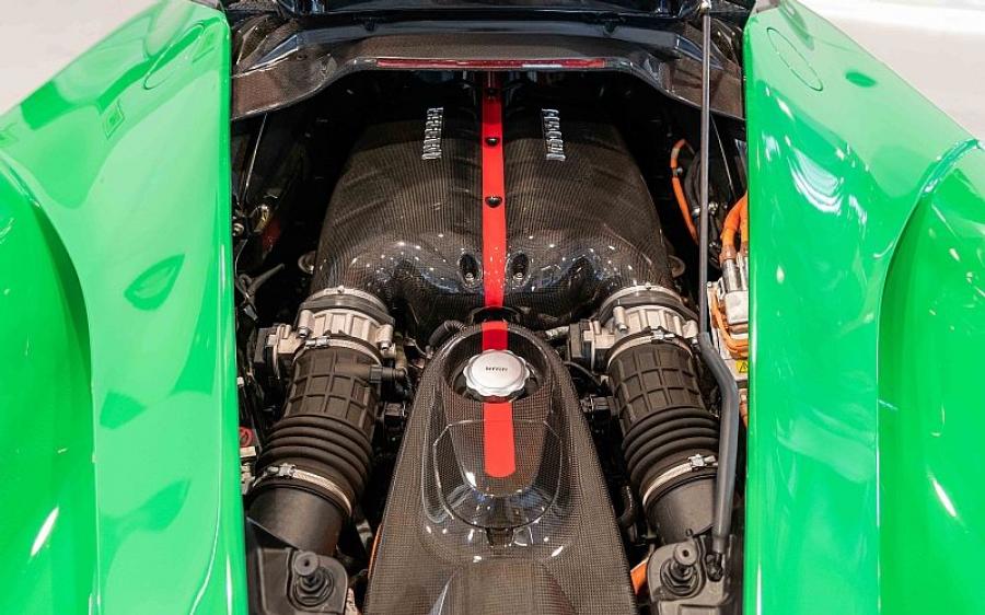 Моторный отсек Ferrari LaFerrari Vibrant Kermit 2019 года  (фото 12 из 15)